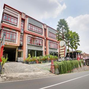 Urbanview Hotel Bergas Indah Bandungan